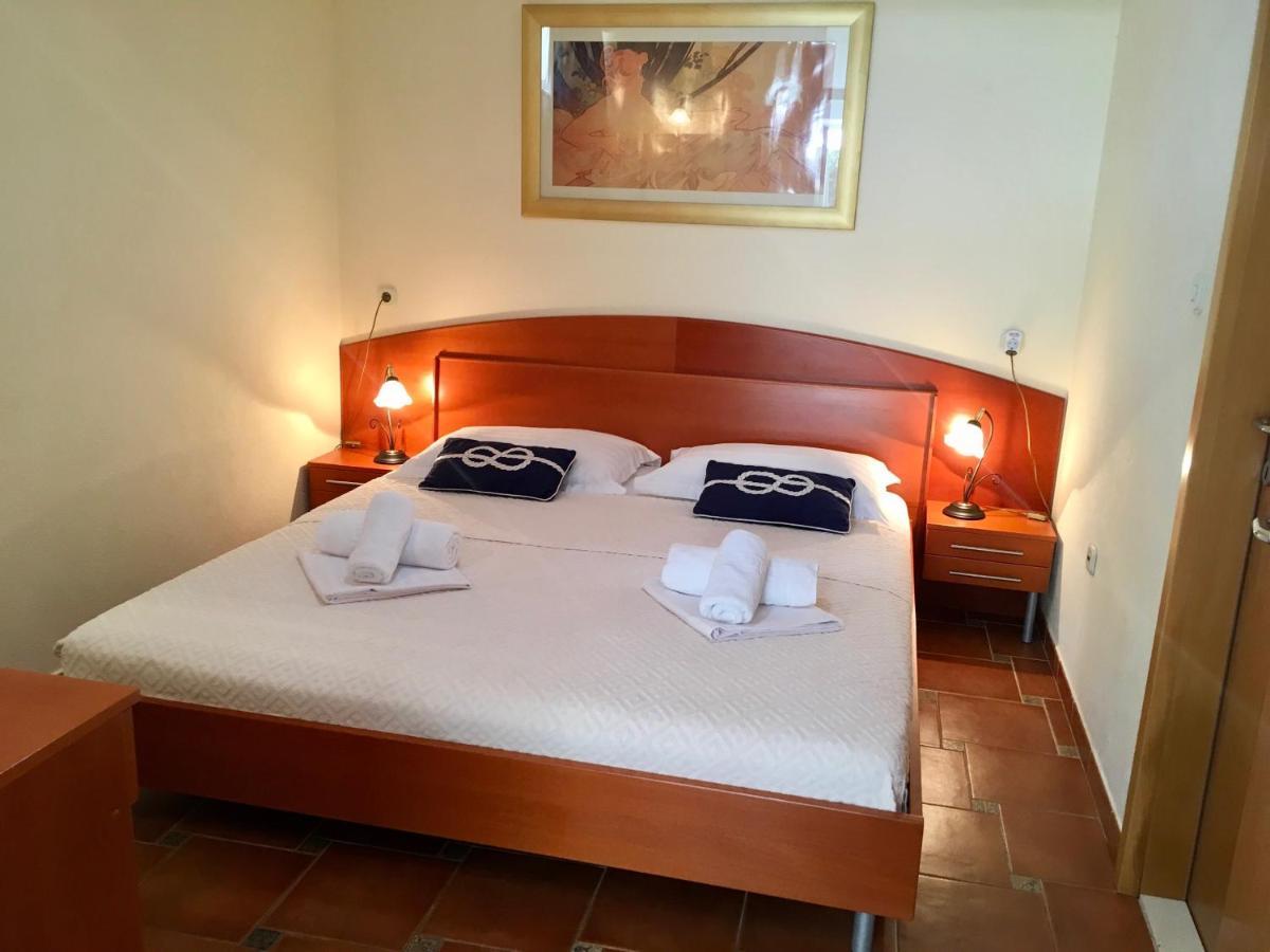 בול Apartments Villa Jadranka Adults Only מראה חיצוני תמונה