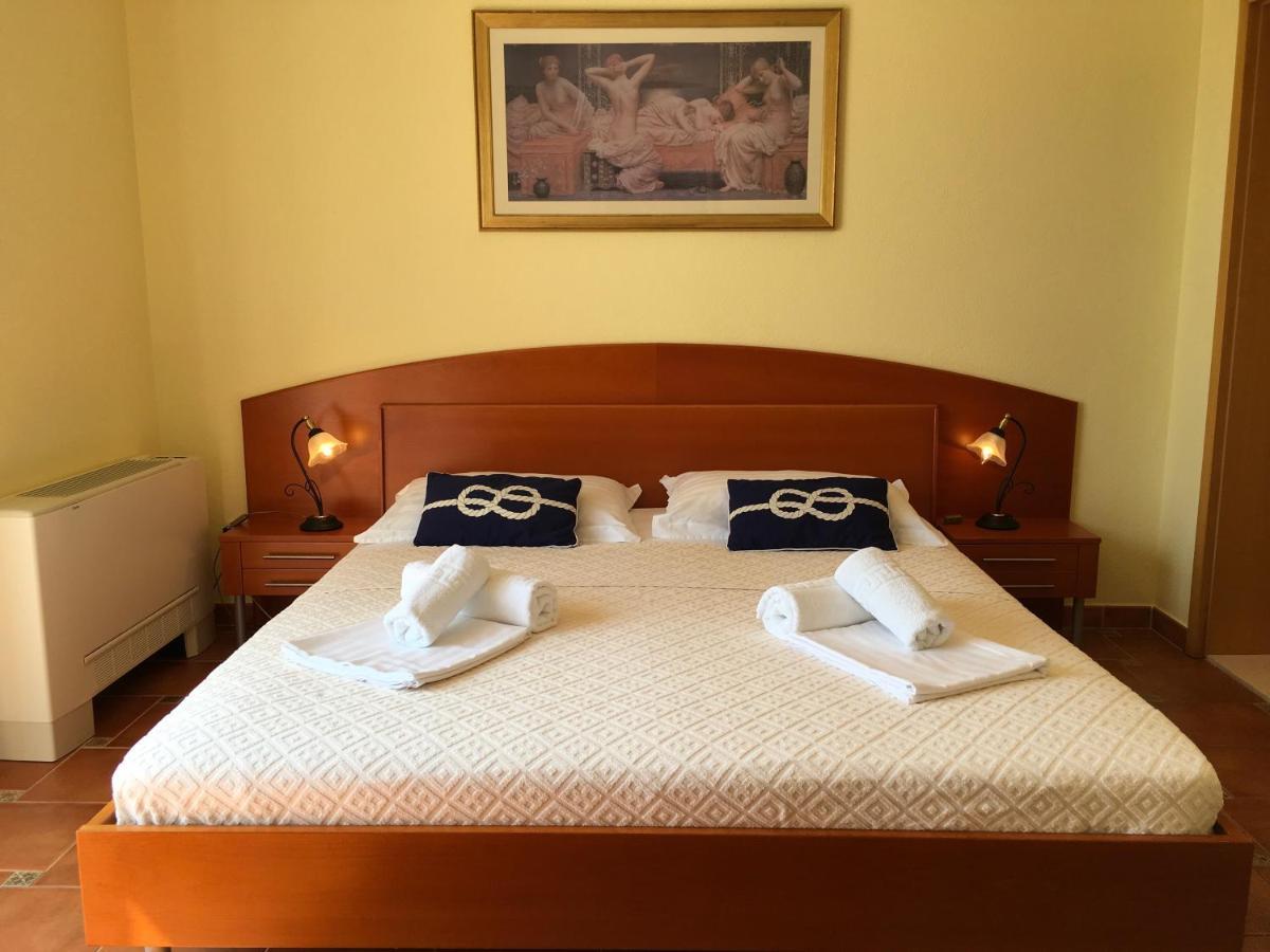 בול Apartments Villa Jadranka Adults Only מראה חיצוני תמונה