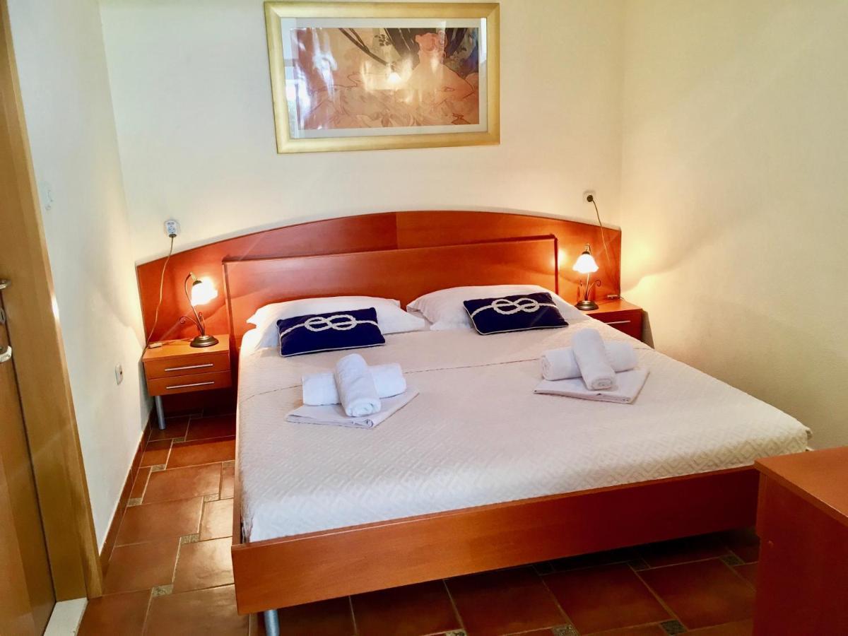 בול Apartments Villa Jadranka Adults Only מראה חיצוני תמונה
