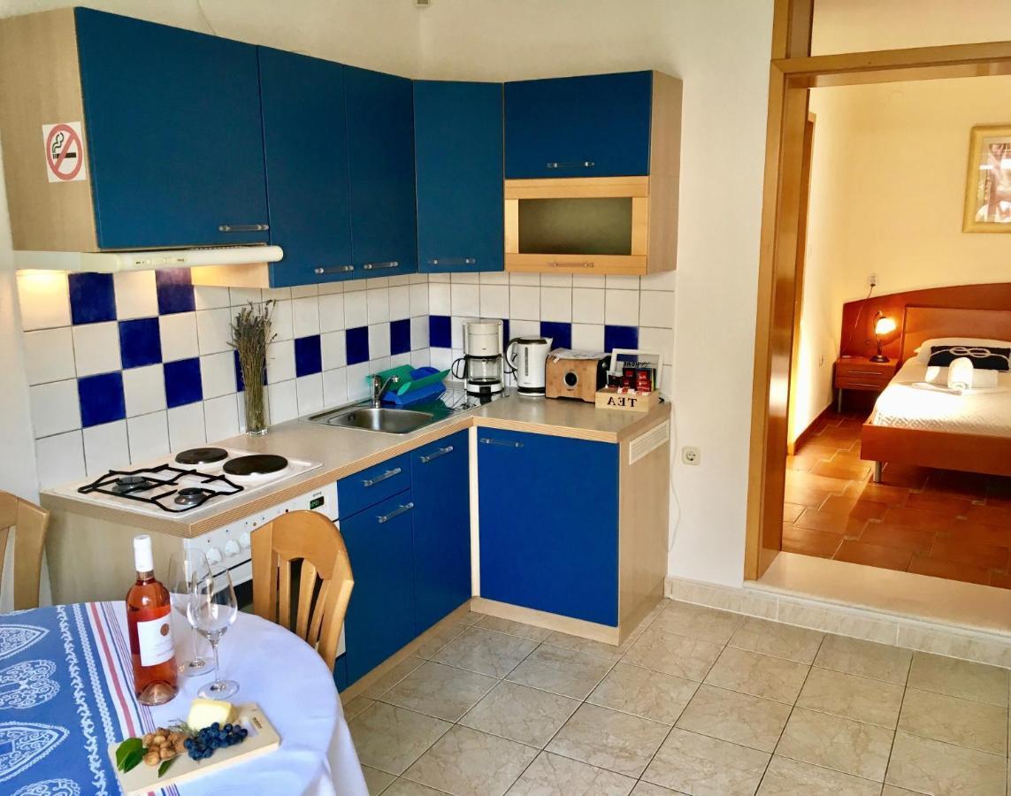 בול Apartments Villa Jadranka Adults Only מראה חיצוני תמונה